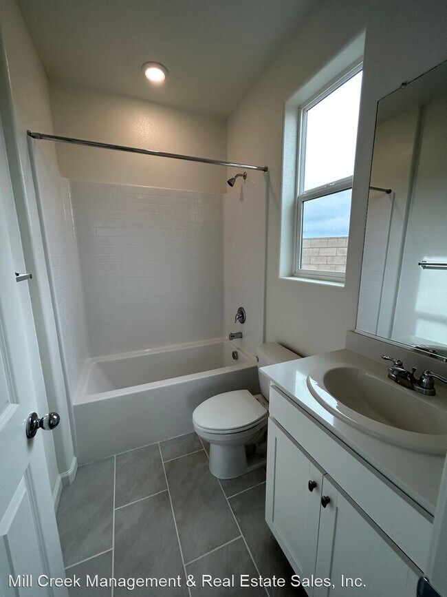 Foto del edificio - 5 br, 3 bath House - 2232 S. Crumal