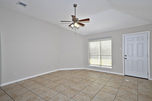 Foto del edificio - 15223 Stoneyview Dr