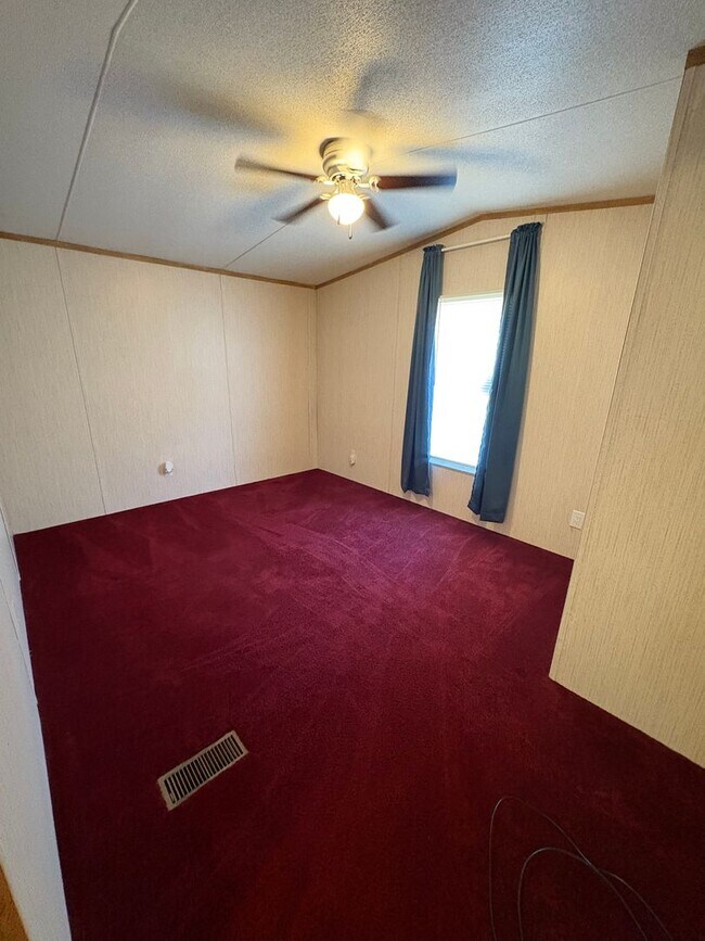 Foto del edificio - 3 Bedroom in Crawfordville Available Now!