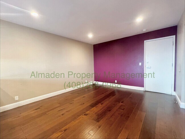 Foto del edificio - Remodeled Almaden Townhome next to Foothills!! Great Schools & Central A/C!!