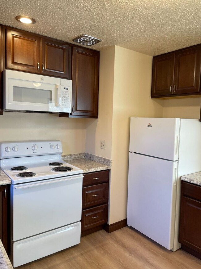 Building Photo - 1-131
