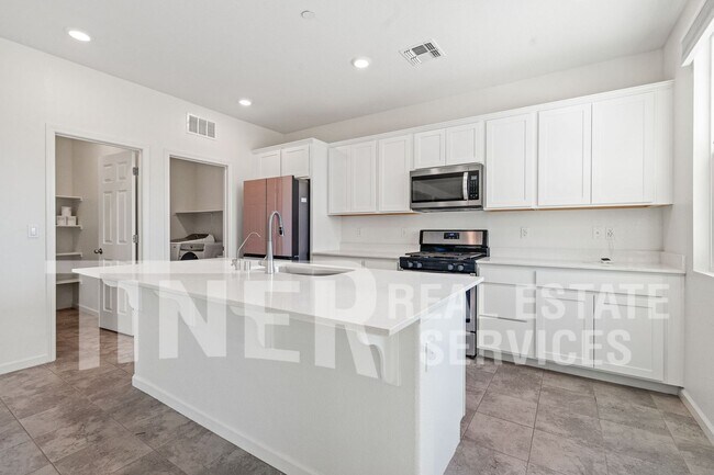 Building Photo - Twelve Bridges Beauty - 4 Bedroom Home in ...