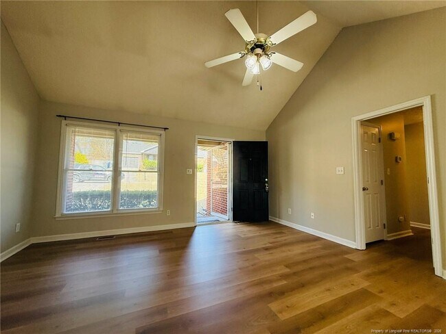 Foto del edificio - 5018 Summer Ridge Rd