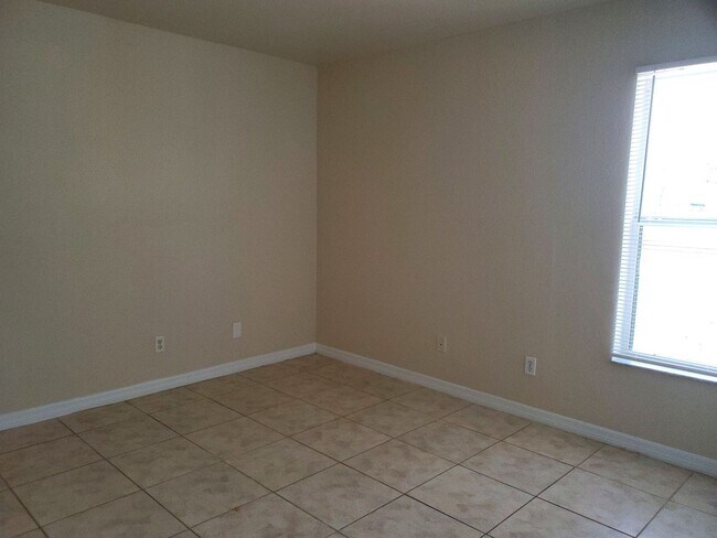 Foto del edificio - Single Family Home  4 Bed/2 Bath