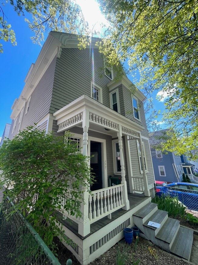 Building Photo - 33 Belmont St