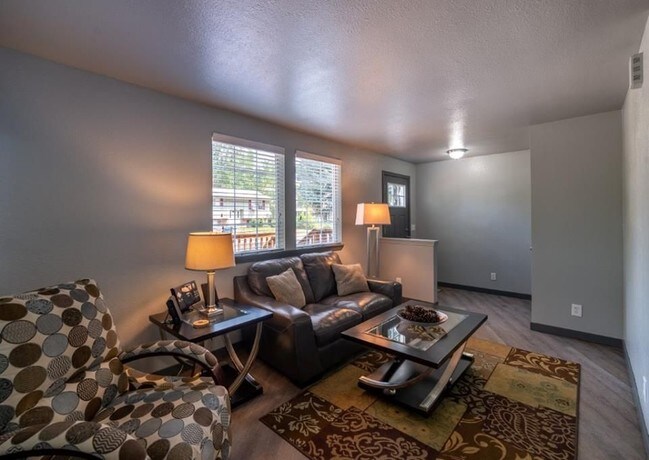 Building Photo - 6315 W Poplar St