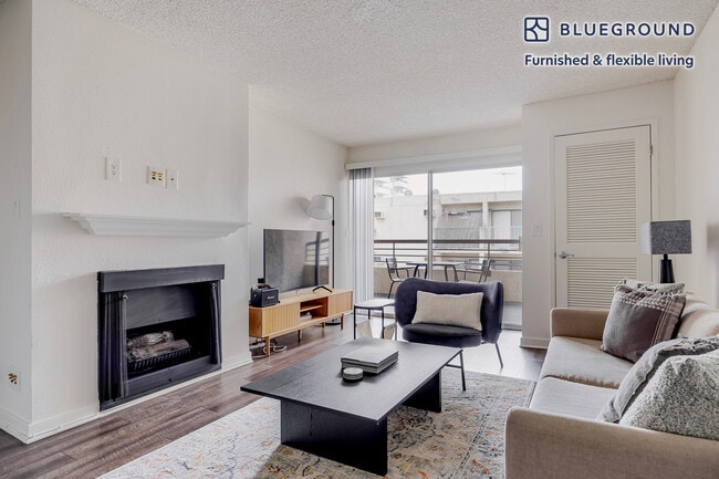 Building Photo - 7230 Franklin Ave