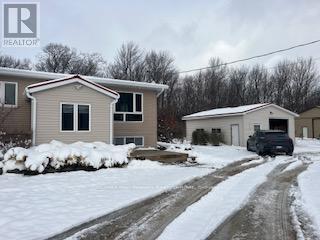 Photo du bâtiment - 587317 A Side Rd