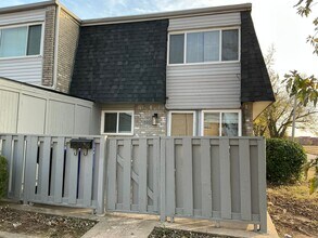 Building Photo - 1400 Bill Carrol Dr