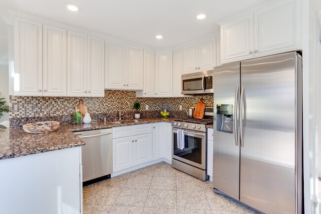 Foto del edificio - 8345 Westlawn Avenue