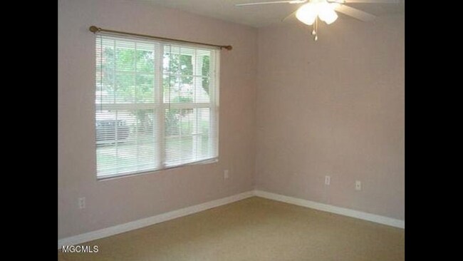 Livingroom - 1411 32nd Ave