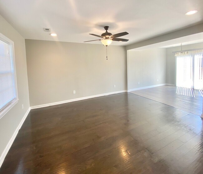 Foto del edificio - 102 Petworth Dr