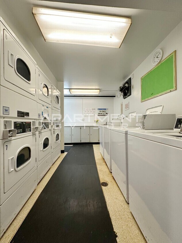 Foto del edificio - **VIEW FULL AD FOR DETAILS** 1 BED / 1 BAT...