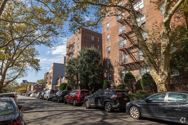 Building Photo - Blossom Gardens Apartments