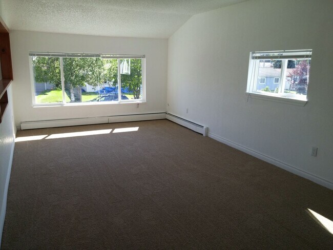 Building Photo - 830 Cedar St