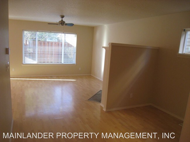 Building Photo - 3 br, 2.5 bath House - 553 NE 64TH CT
