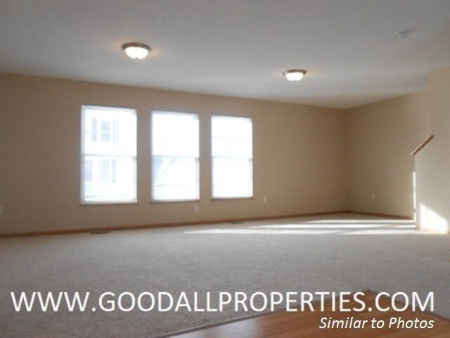 Foto del edificio - 2 Bedroom, 2.5 Bath Townhome in Urbandale with 2-Car Attached Garage
