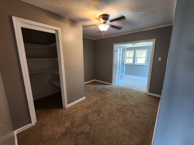 Building Photo - Broadmoor Home Ready for Lease