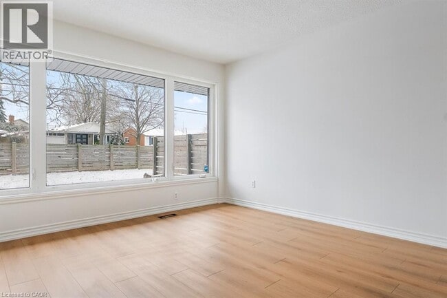 Building Photo - 250 Montmorency Dr