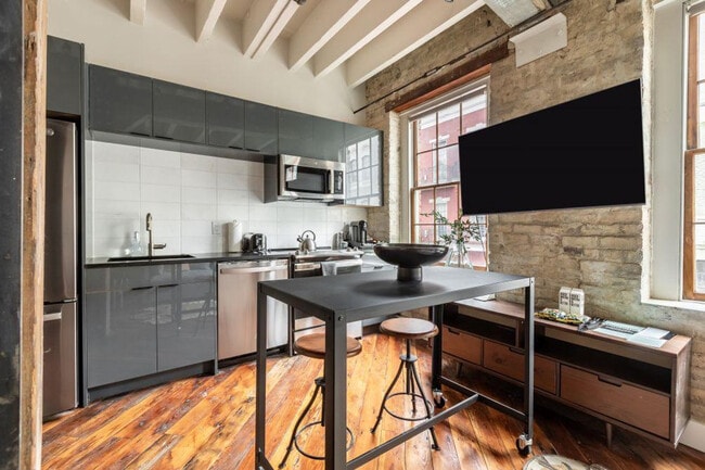 Foto del edificio - 315 Girod St