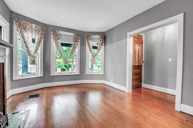 Building Photo - 54 Anderson Pl