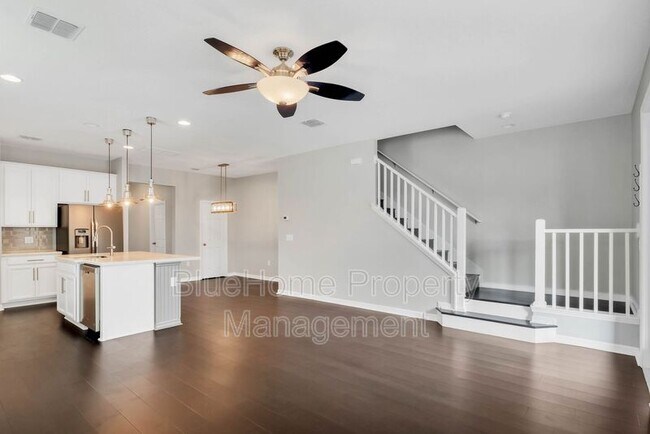 Building Photo - 8171 Red Stopper Ln