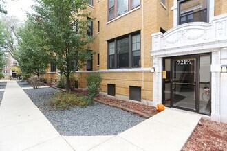 Building Photo - 724.5 W Barry Ave