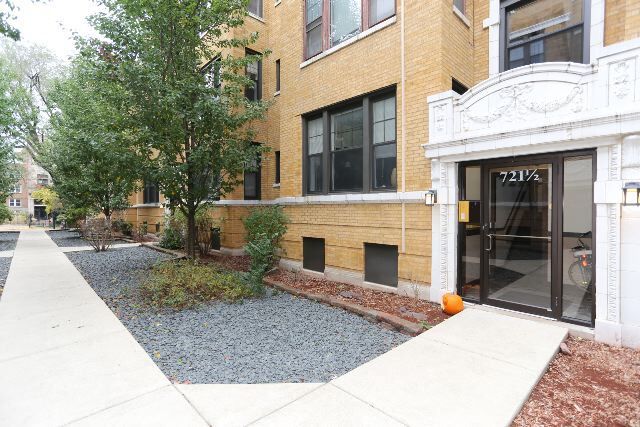 Primary Photo - 724.5 W Barry Ave