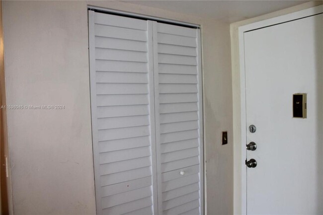 Building Photo - 1 bedroom in North Miami FL 33161