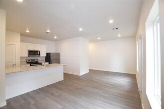 Building Photo - 1232 3rd Ave N