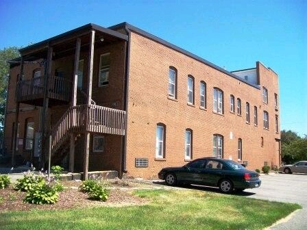 Building Photo - 136 E Main St