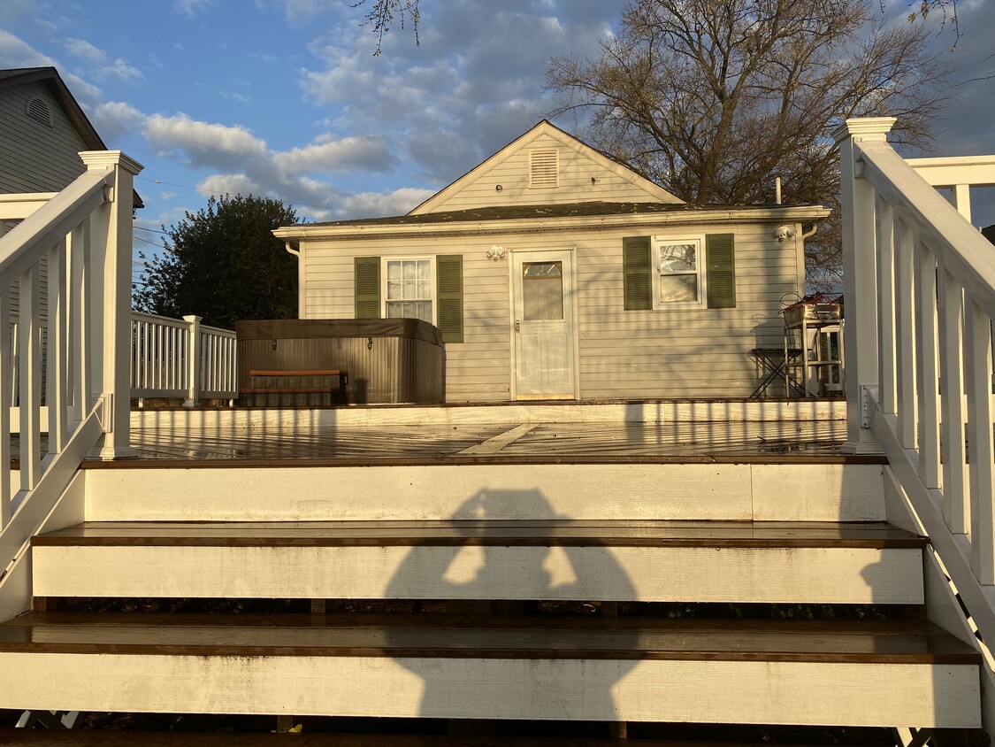 Foto principal - 8215 Shore Rd