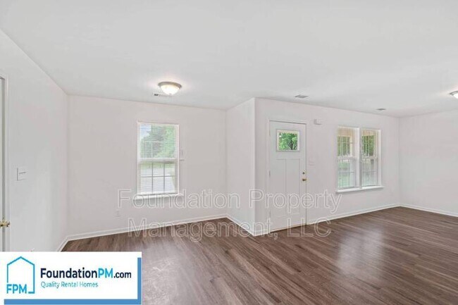 Building Photo - 4600 Hodge Rd