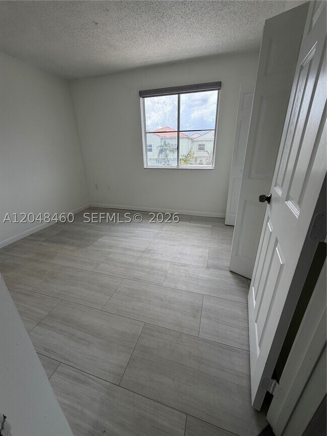 Foto del edificio - 1175 NW 123rd Pl