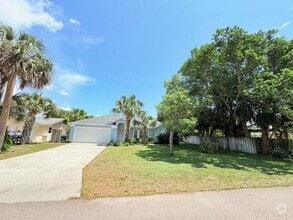 Building Photo - 106 Delvalle St