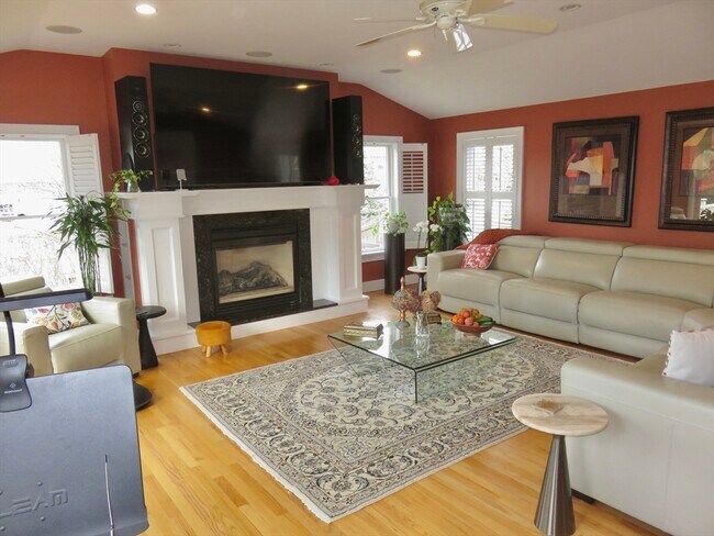 Foto del edificio - 35 Lovell Rd