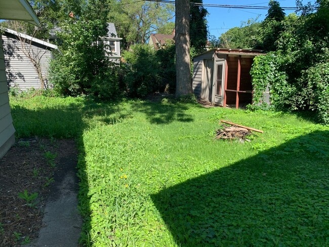 Building Photo - 1418