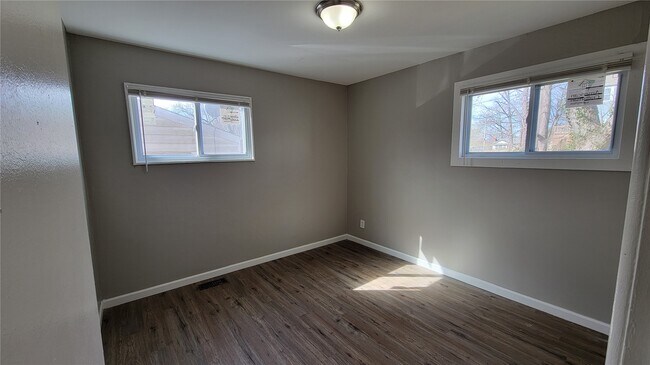 Foto del edificio - 227 Meadowcrest Dr