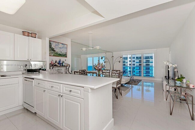 Foto del edificio - 2301 Collins Ave