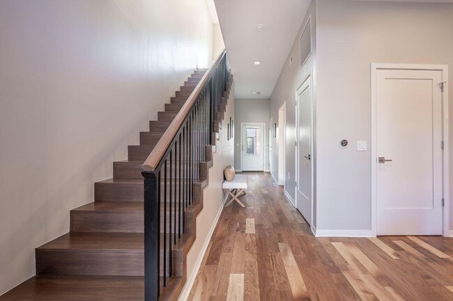 Building Photo - 598 Lathrop St