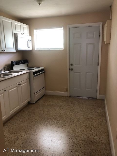 Foto del edificio - 2 br, 1 bath House - 2830 NW 15th Ct unit B