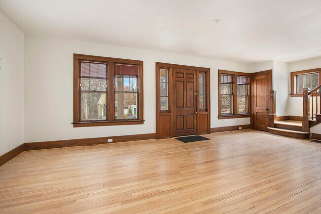 Building Photo - 624 5th St