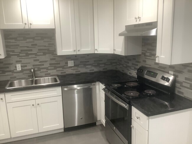 Foto del edificio - 2121 Vanderbilt Ln