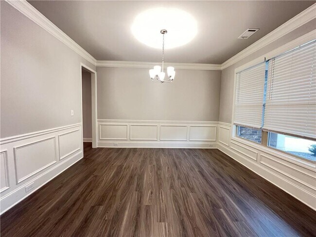 Building Photo - 4675 Silver Oak Dr SW
