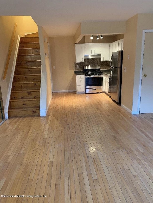 Building Photo - 360 Barlow Ave