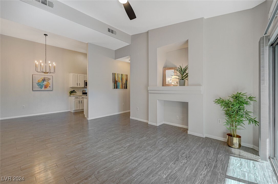 Foto principal - 2305 W Horizon Ridge Pkwy