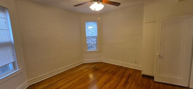 Foto del edificio - 5527 N Bernard St