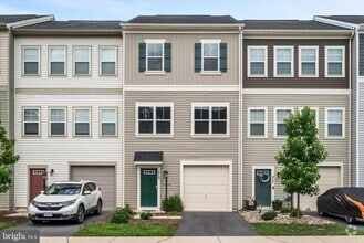 Building Photo - 215 Crofton Ct