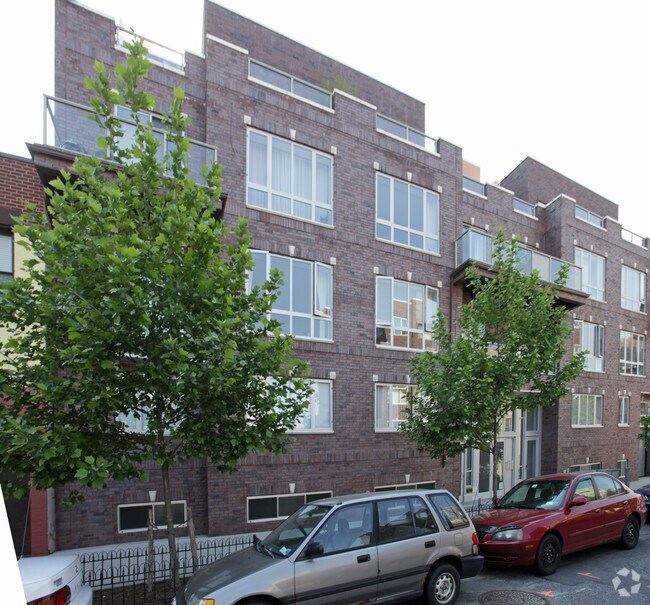 Foto del edificio - 324 Grand Ave