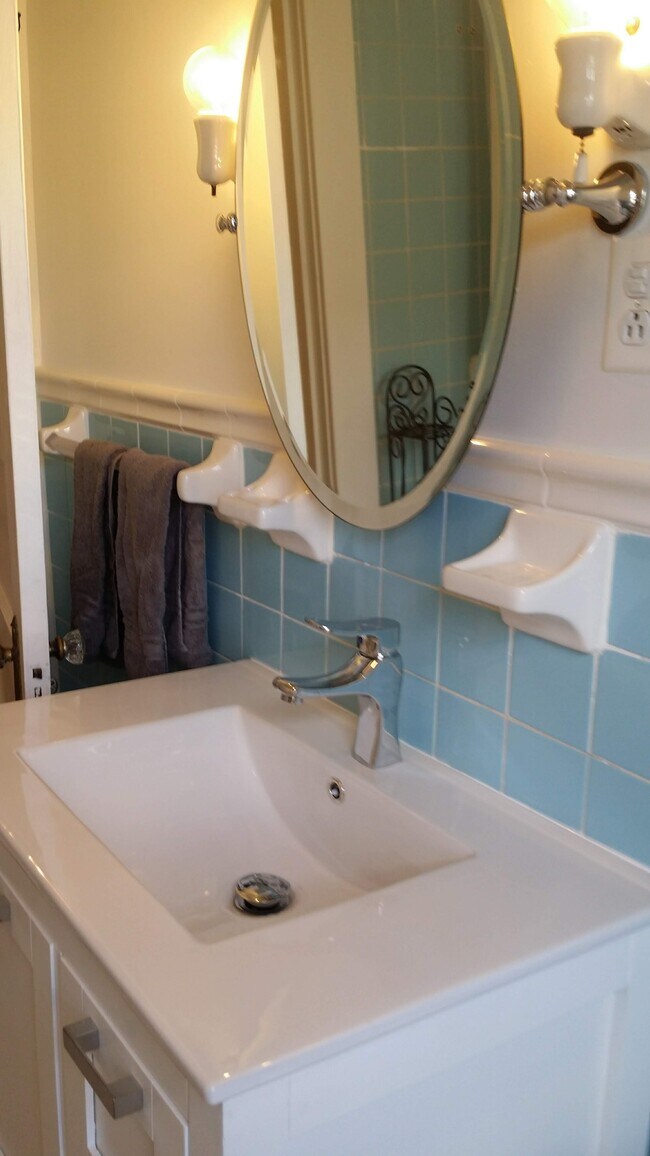 3rd floor bathroom - 483 Orange St